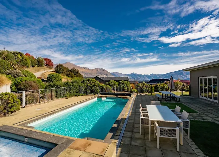 Alpine Retreat - 3 Bedroom Apartment *