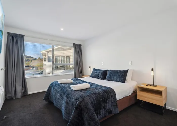 Alpine Retreat - 3 Bedroom Apartment Wanaka