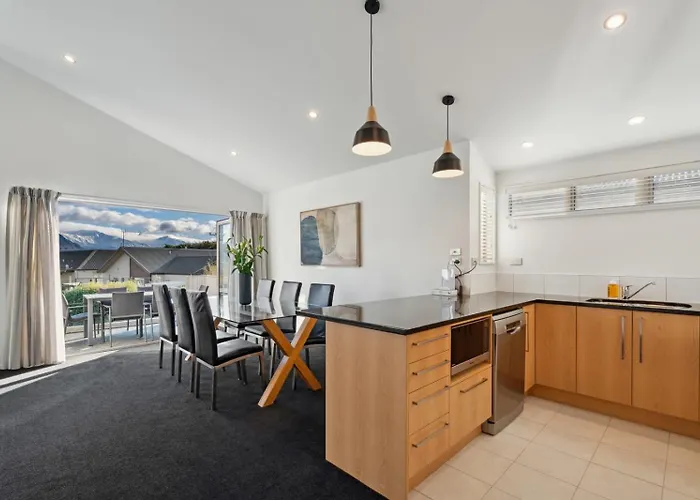 Alpine Retreat - 3 Bedroom * Wanaka